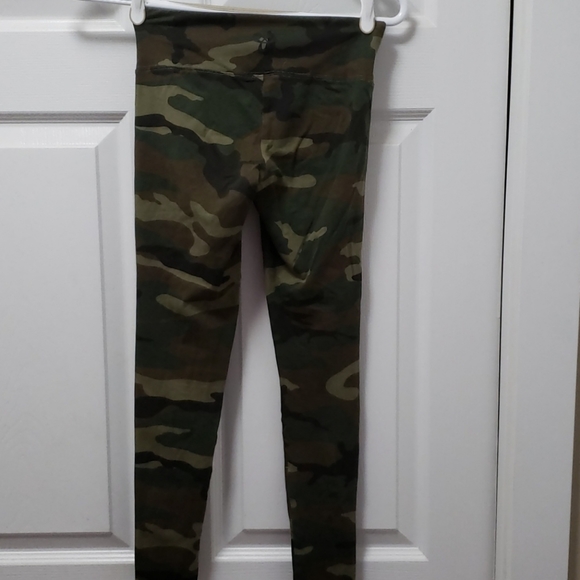 TNA Aritzia Camo Leggings - Picture 3 of 5